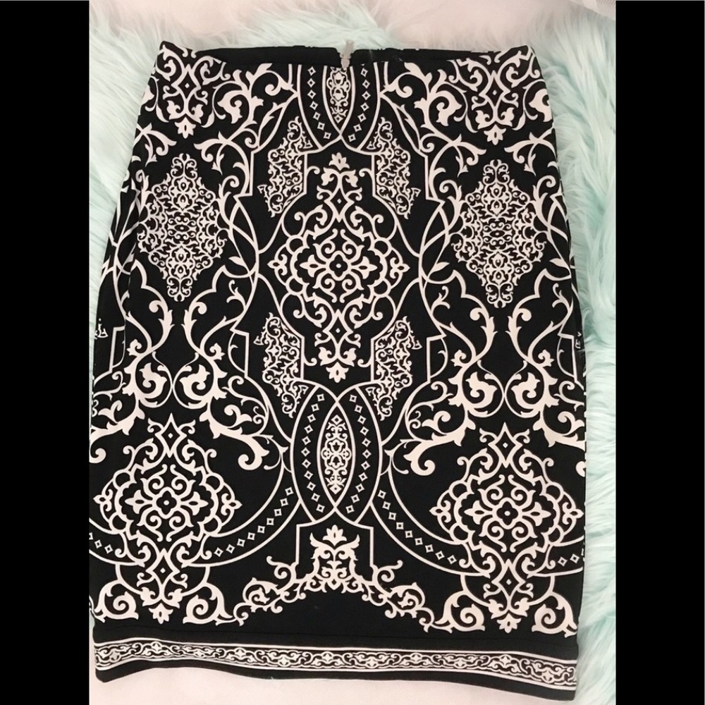 White House Black Market Skirt. Size 2